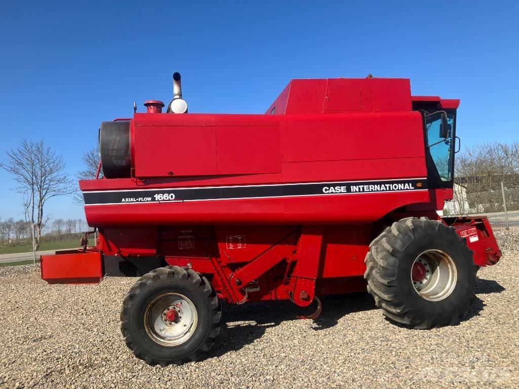 Case IH 1660 Combine de secerat