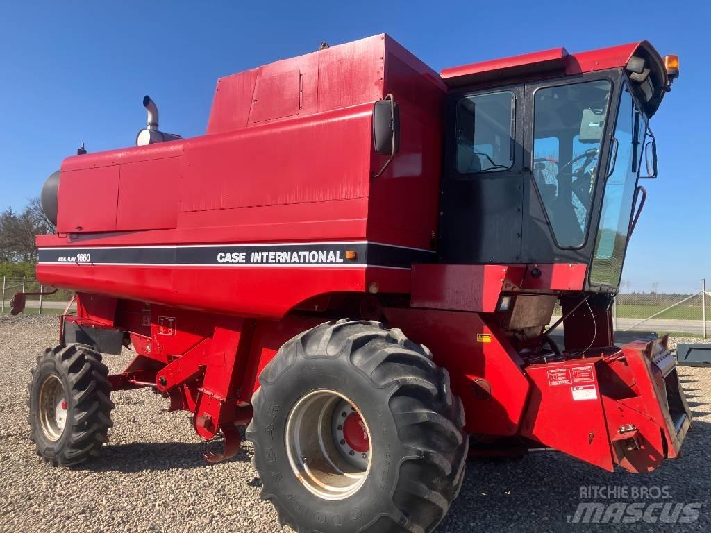 Case IH 1660 Combine de secerat