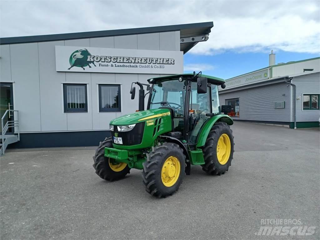 John Deere 5058E Tractoare