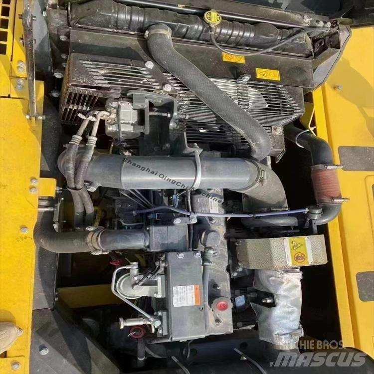 Komatsu 350 Excavatoare pe șenile
