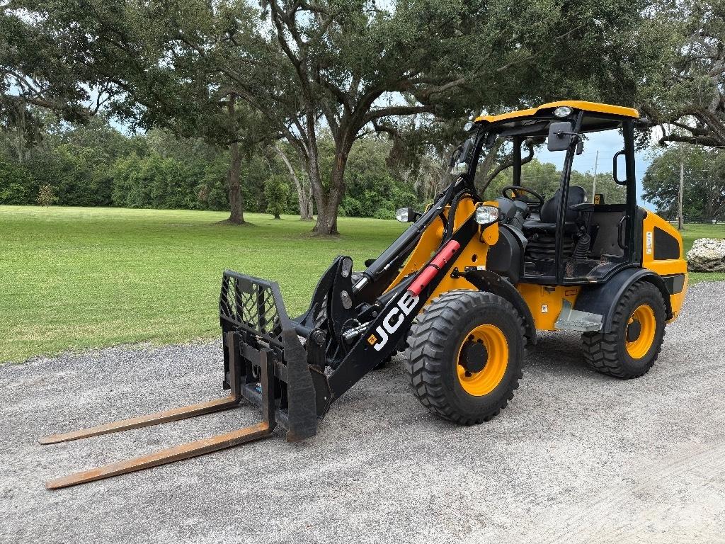 JCB 407 Incarcator pe pneuri