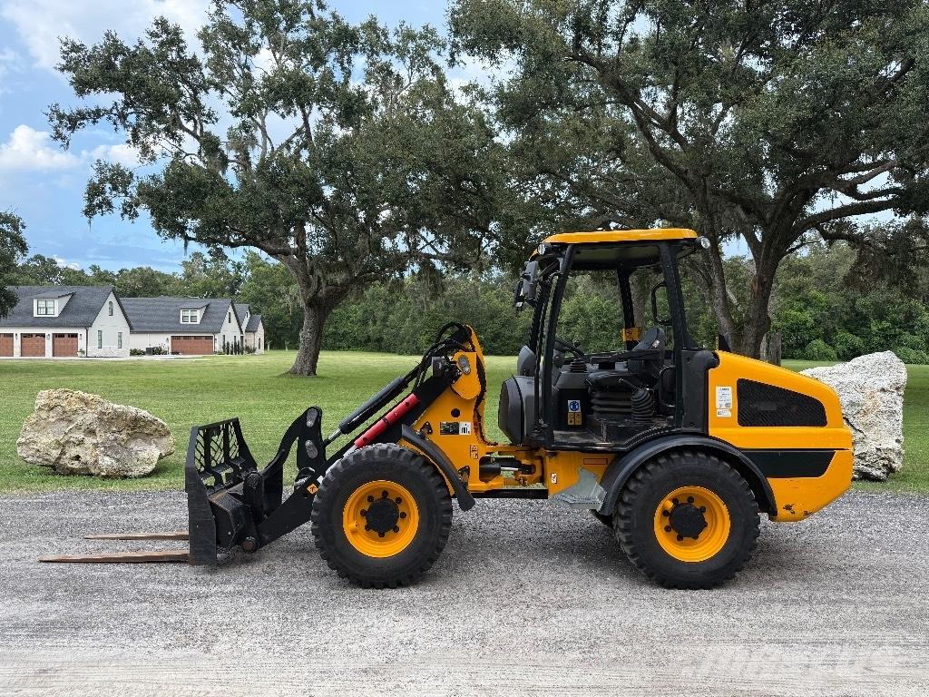 JCB 407 Incarcator pe pneuri