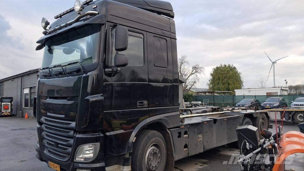 DAF XF 510 FAN Camion cu carlig de ridicare