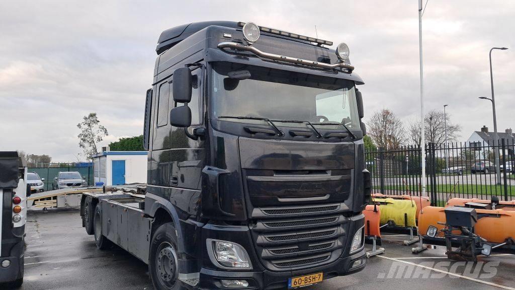 DAF XF 510 FAN Camion cu carlig de ridicare