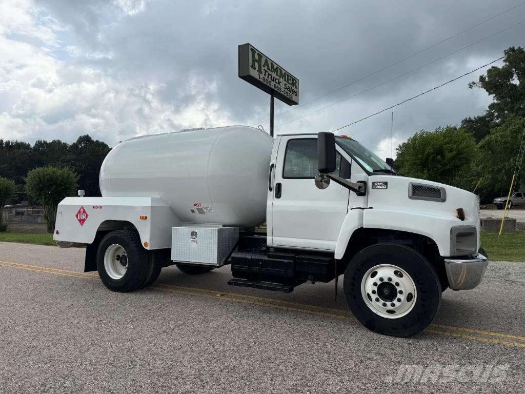 GMC C7500 Cisterne