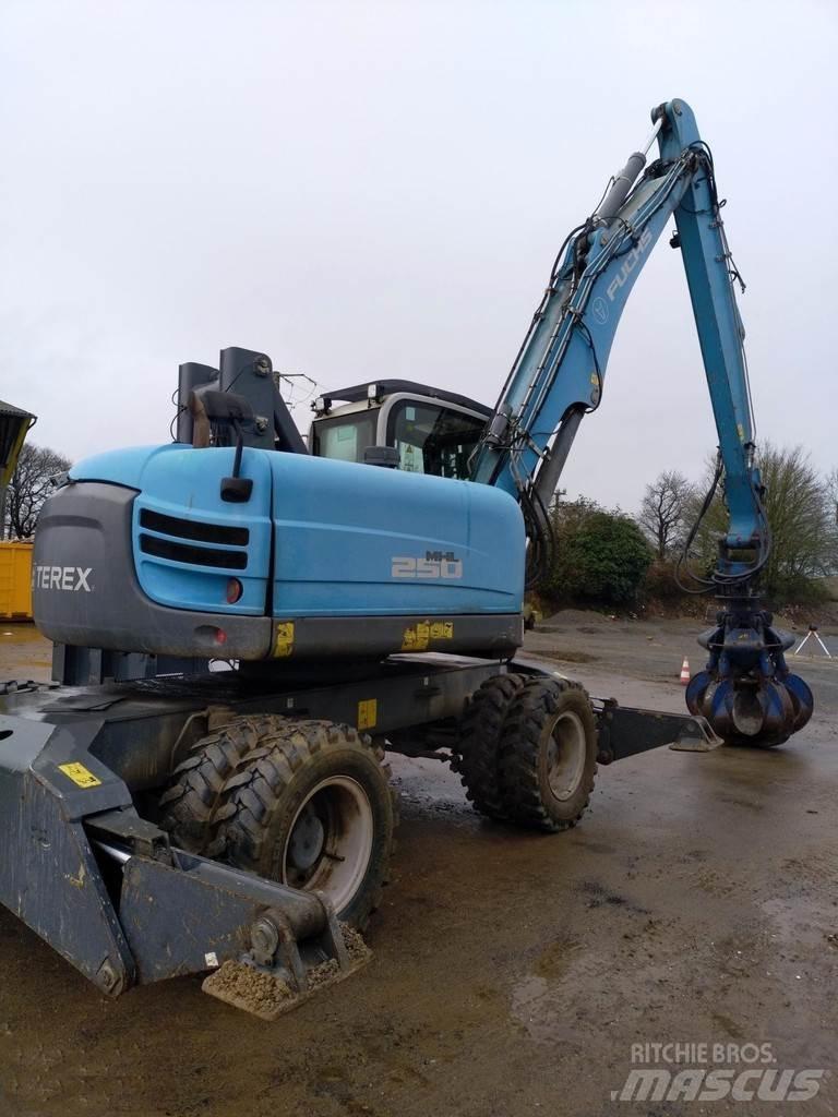 Fuchs MHL 250 E Excavatoare speciale