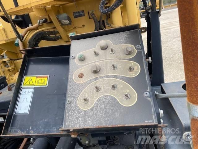 CAT AP1055E Pavatoare asfalt