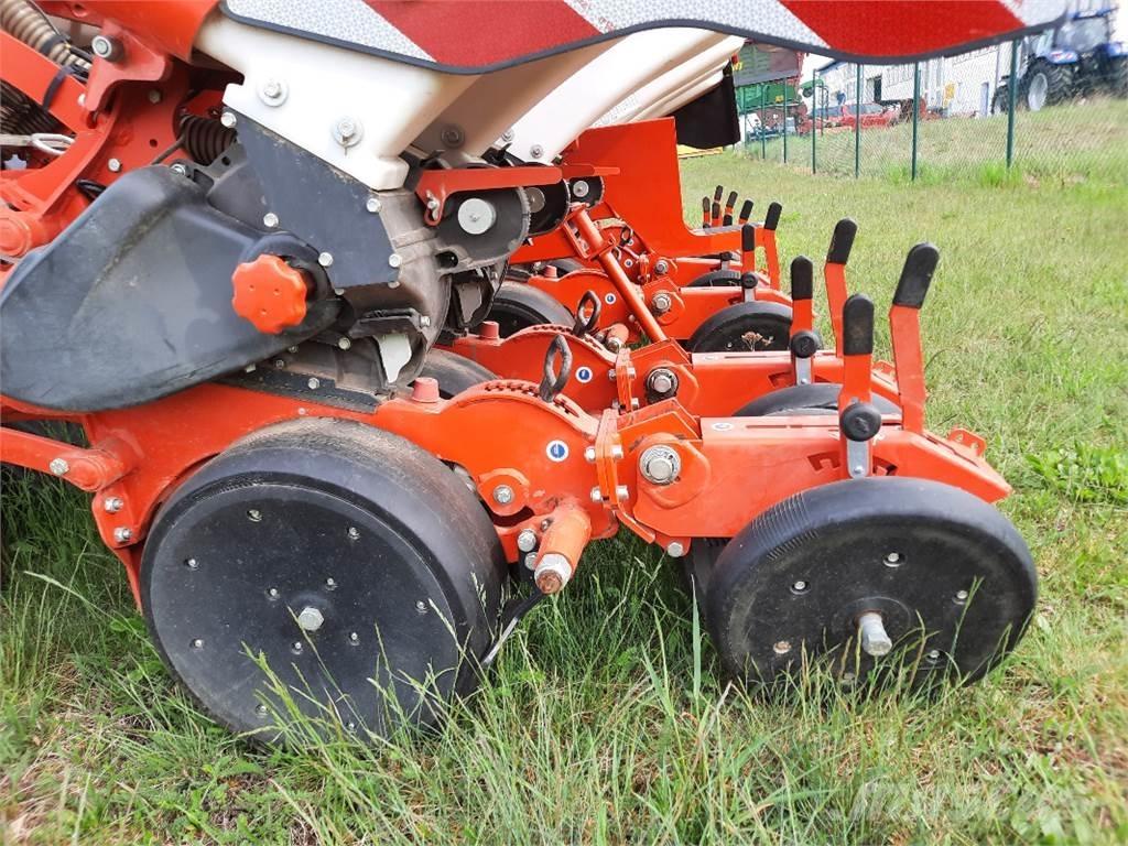 Kuhn Maxima 3RT Masini cu insamantare precisa