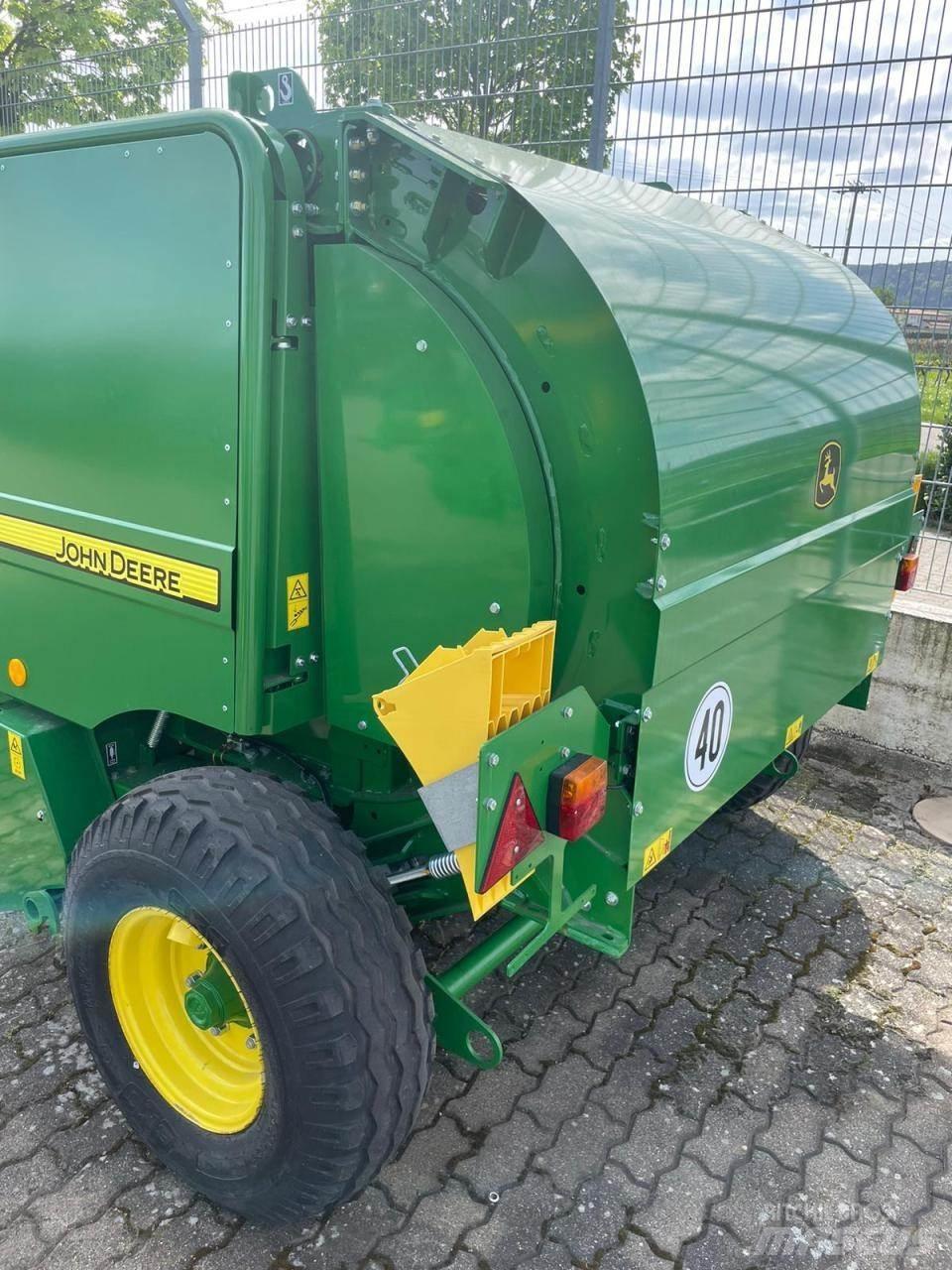 John Deere F440E Masina de balotat cilindric