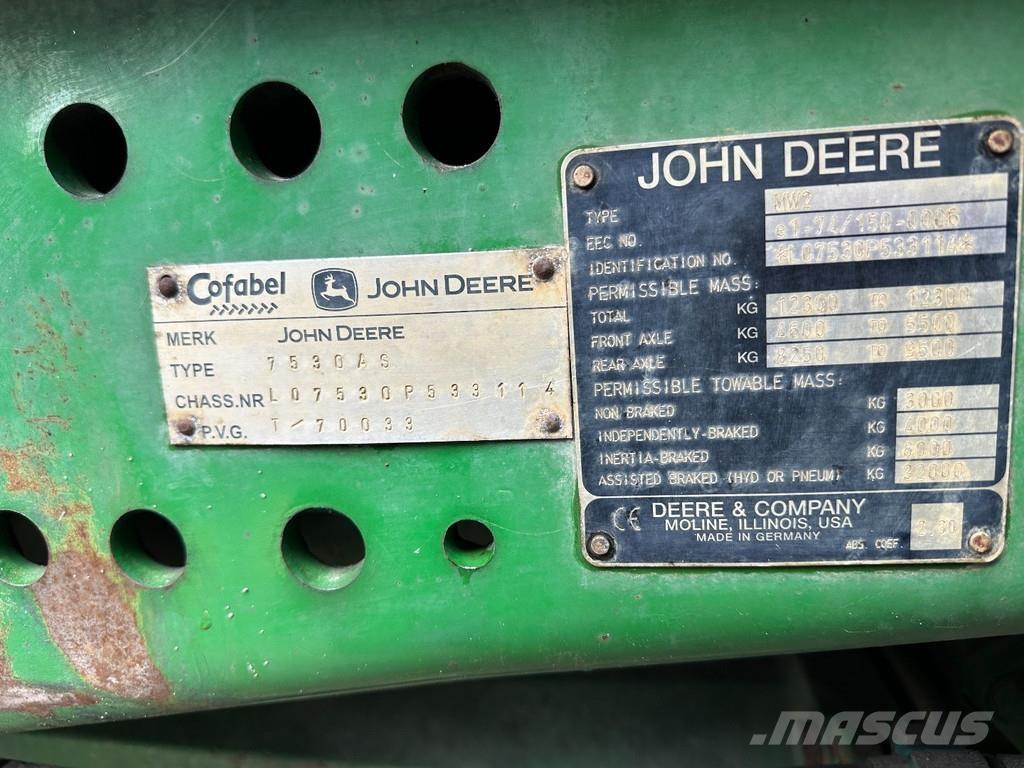 John Deere 7530 Tractoare