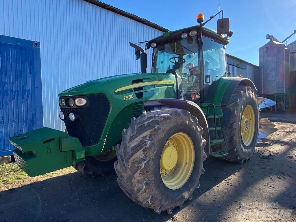 John Deere 7830 Tractoare
