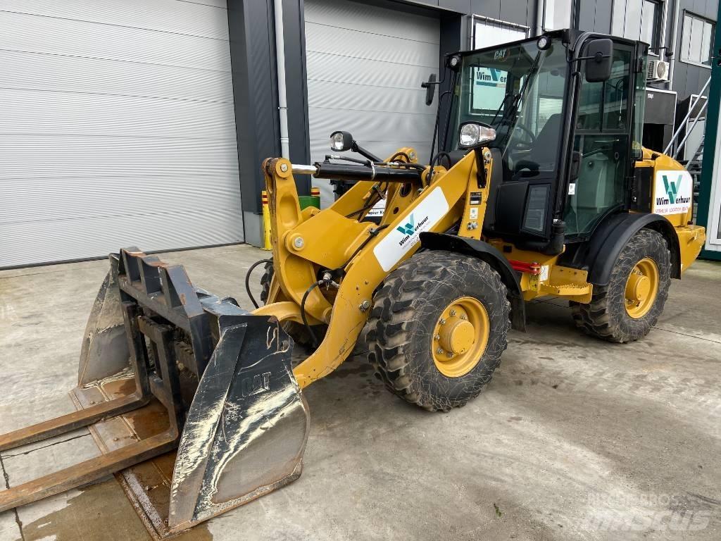 CAT 906 Incarcator pe pneuri
