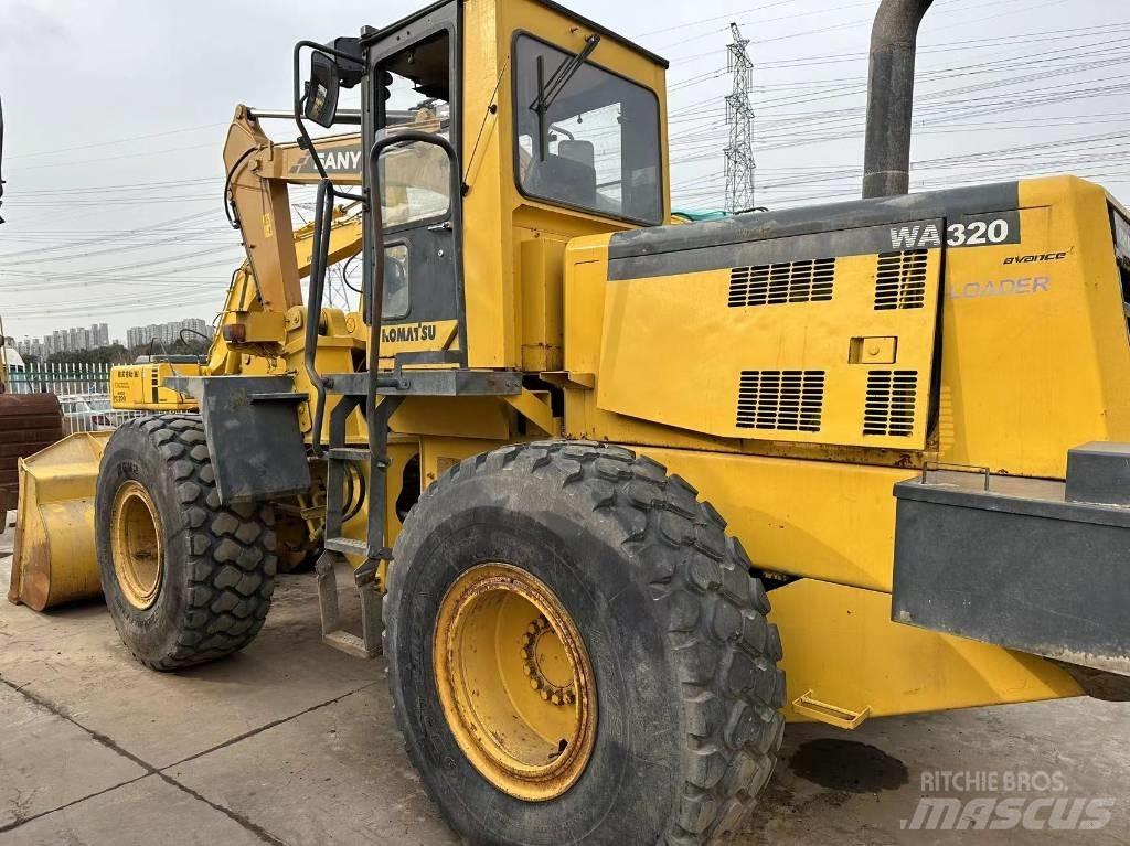 Komatsu WA 320 Incarcator pe pneuri