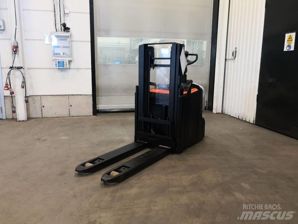 Toyota SPE200D Transpaleta manuala
