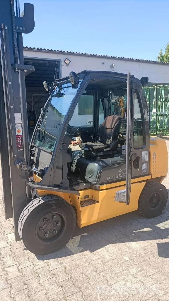Nissan YG1 D2 A 32 Q Stivuitor diesel