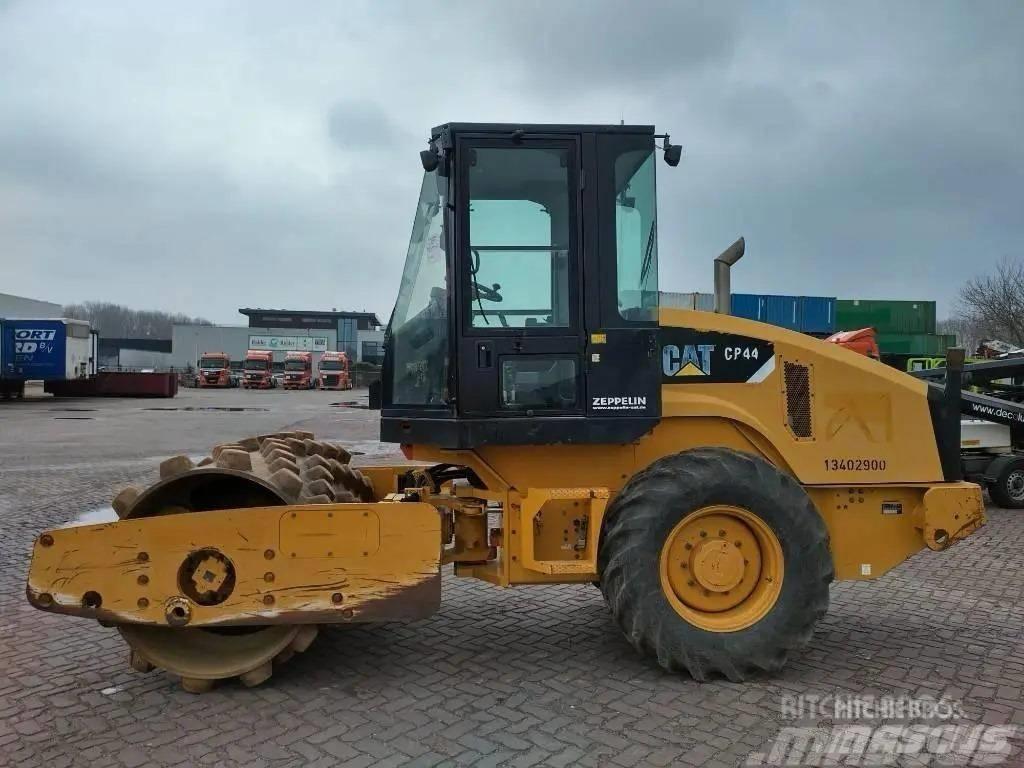 CAT CP 44 Compactoare monocilindrice