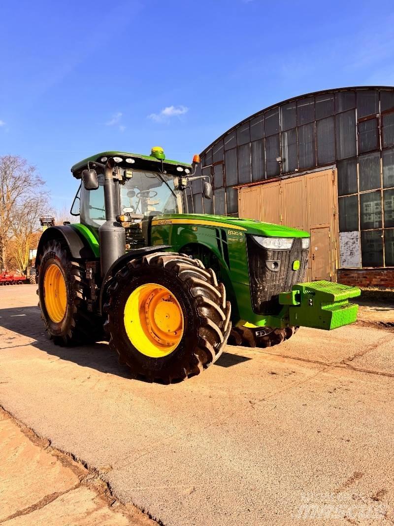 John Deere 8320 R Tractoare