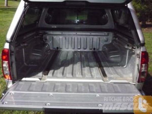 Nissan NAVARA ST-X Utilitara