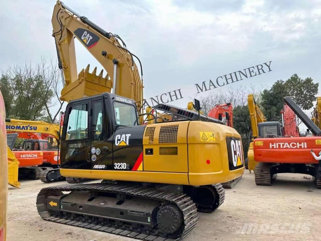 CAT 323 D2 Excavatoare pe șenile
