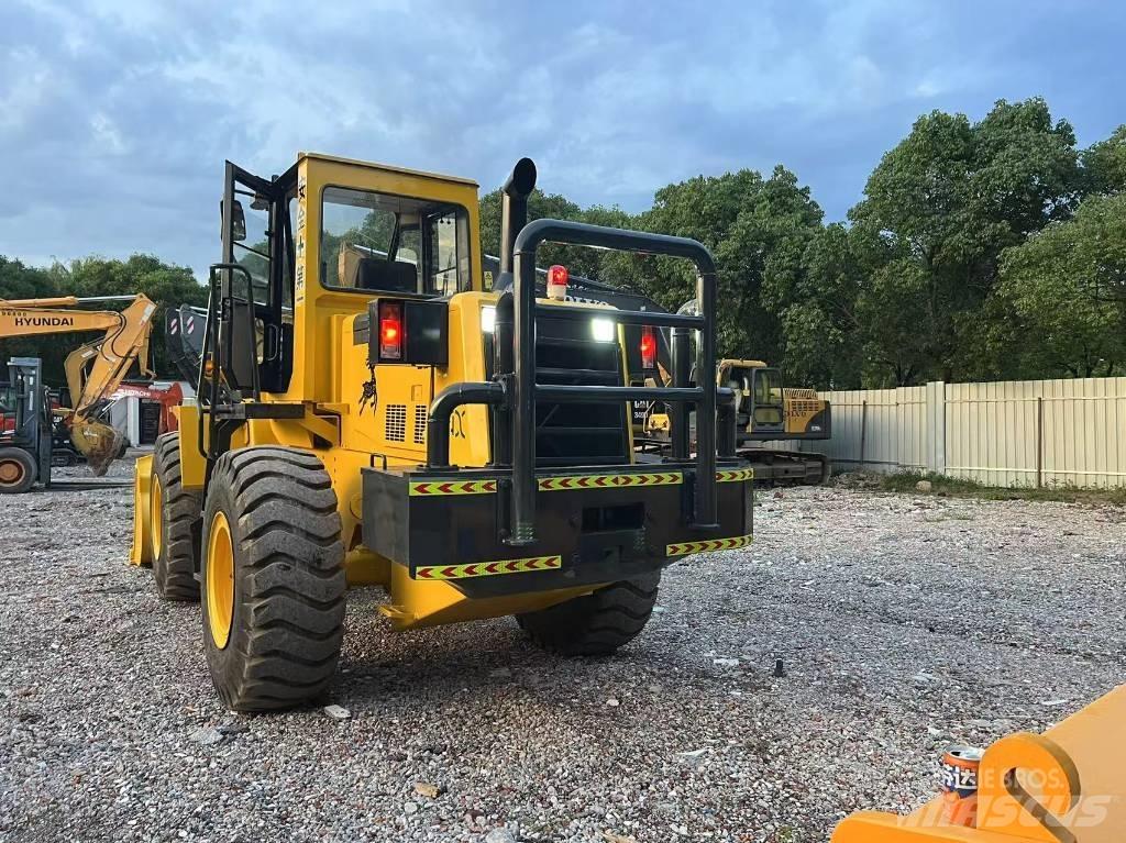 Komatsu WA 320-3 Incarcator pe pneuri