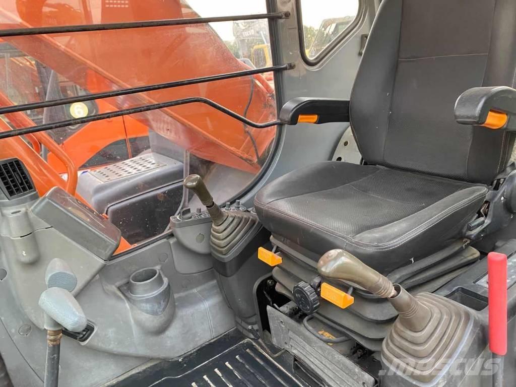 Hitachi ZX 210 Excavatoare pe șenile

