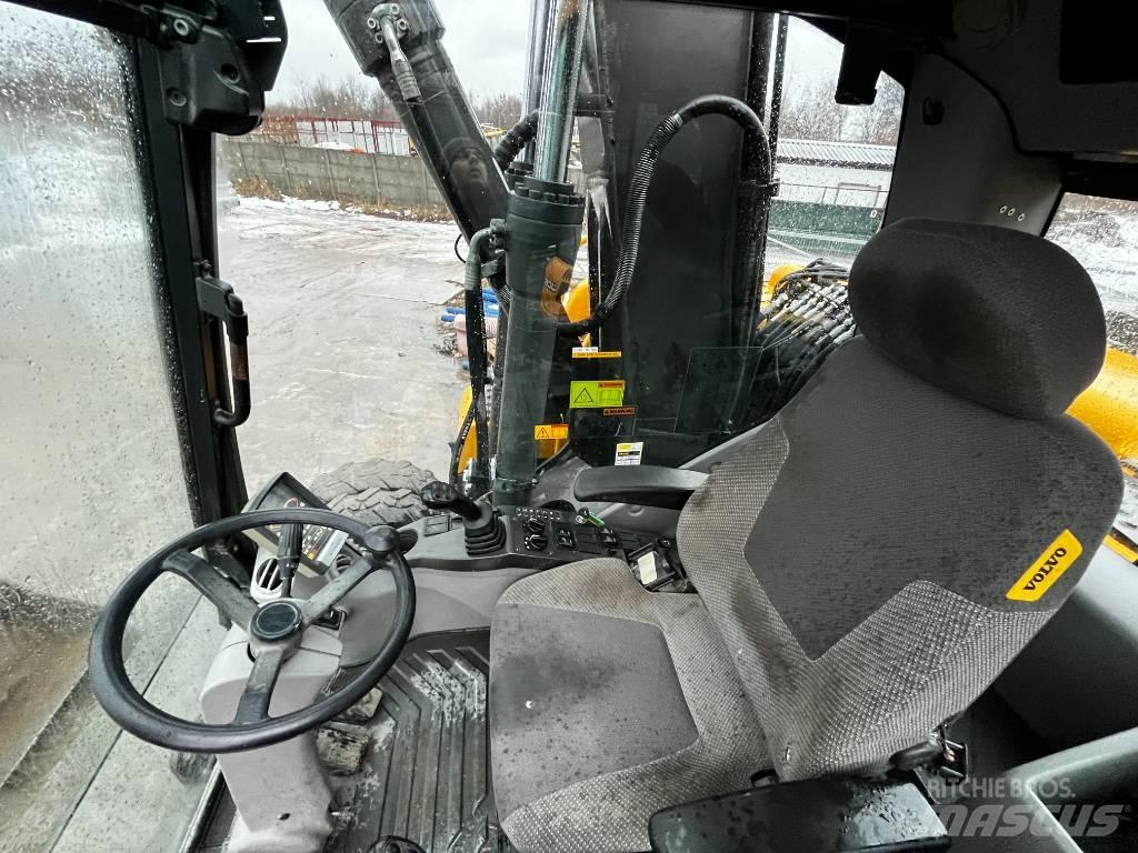 Volvo EW 140 C Excavatoare cu roti
