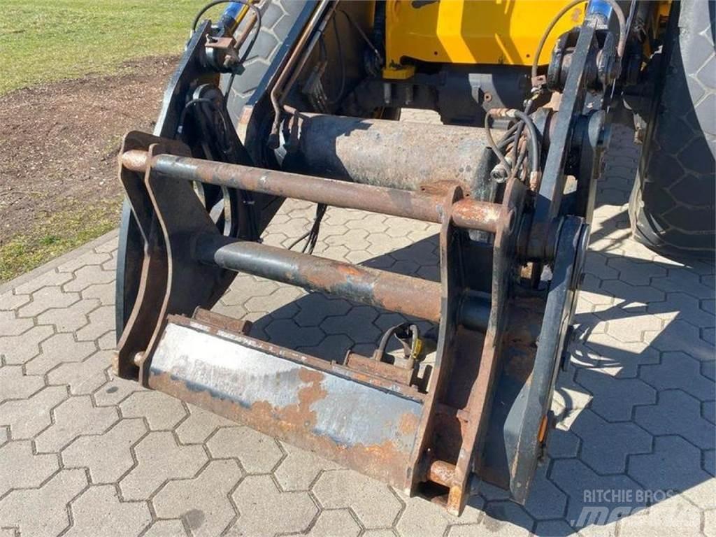 JCB 437 HT Incarcator pe pneuri