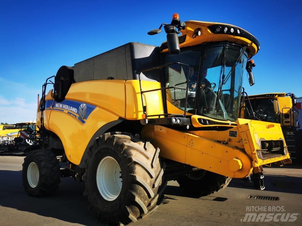 New Holland CX 8.90 Combine de secerat