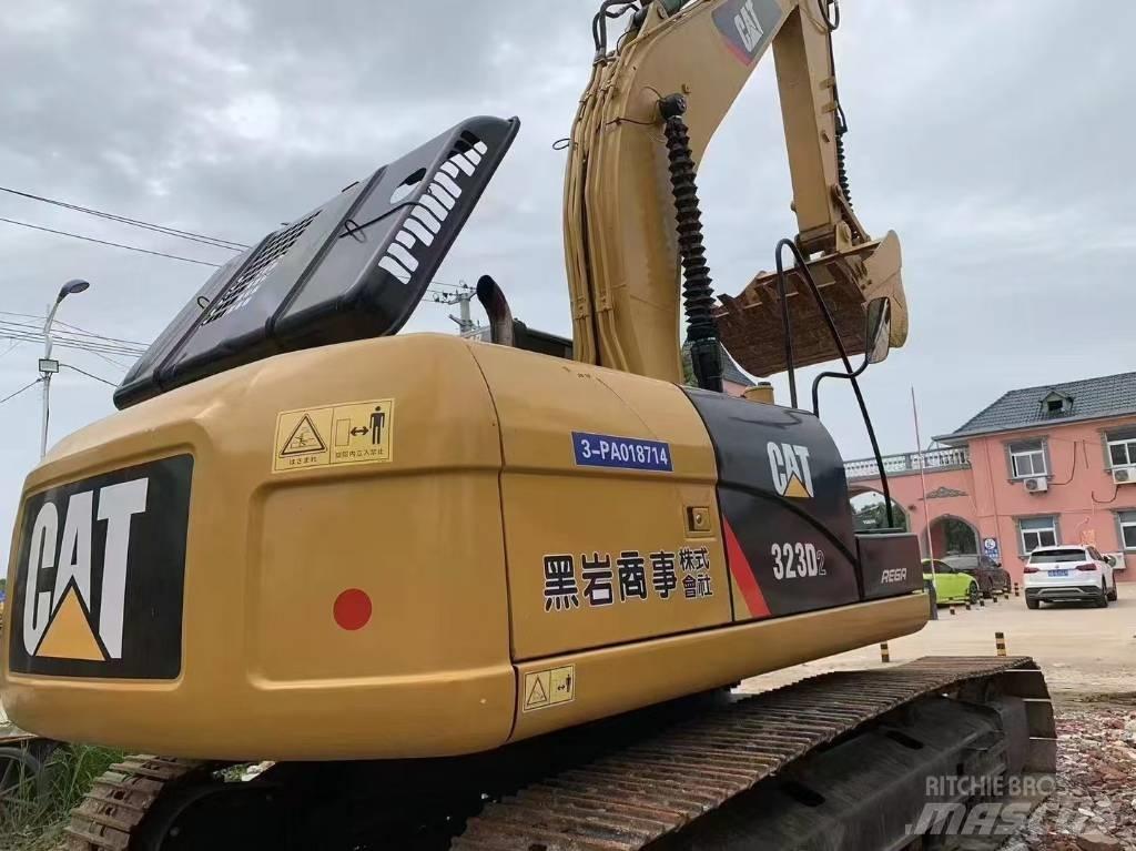 CAT 323 D L Excavatoare pe șenile
