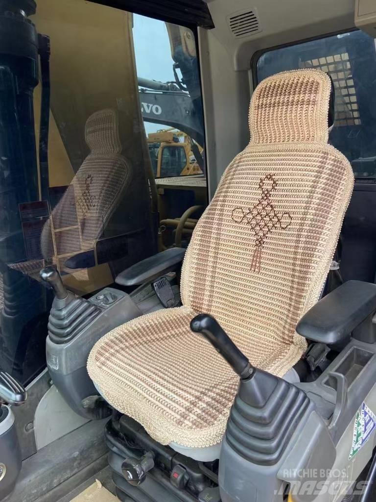 CAT 323 D L Excavatoare pe șenile
