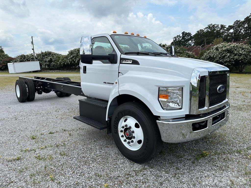 Ford F 750 Camion cabina sasiu