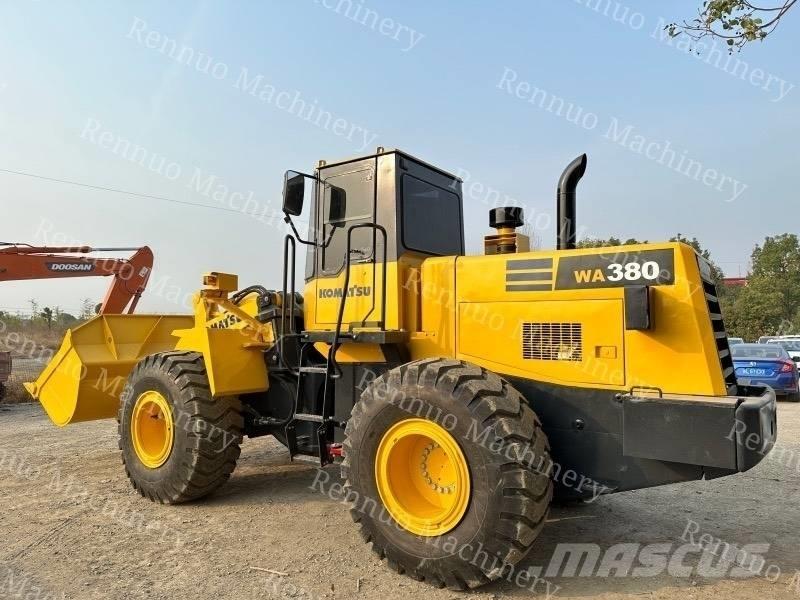 Komatsu WA380 Incarcator pe pneuri