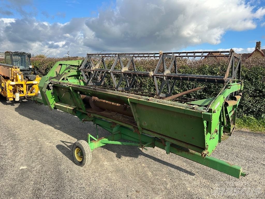 John Deere 1075 Combine de secerat