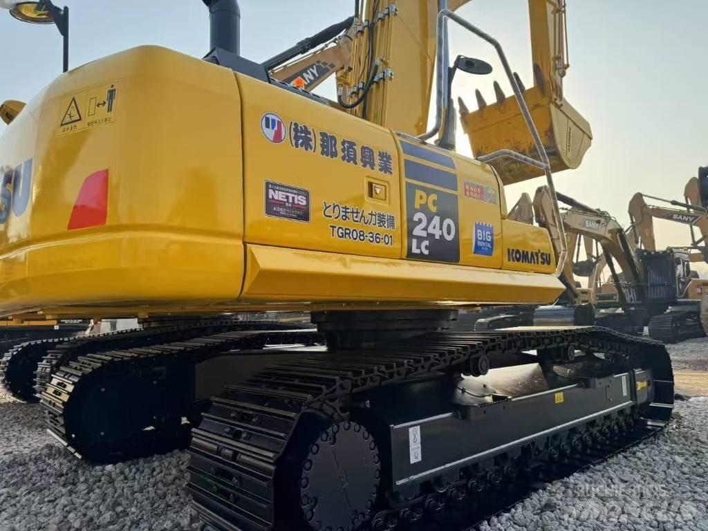 Komatsu 240-8N1 Excavatoare pe șenile
