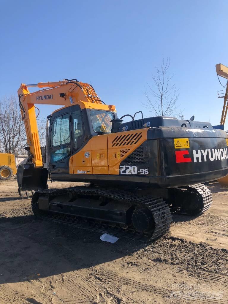 Hyundai 220-9s Excavatoare pe șenile
