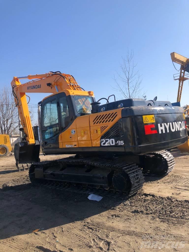 Hyundai 220-9s Excavatoare pe șenile
