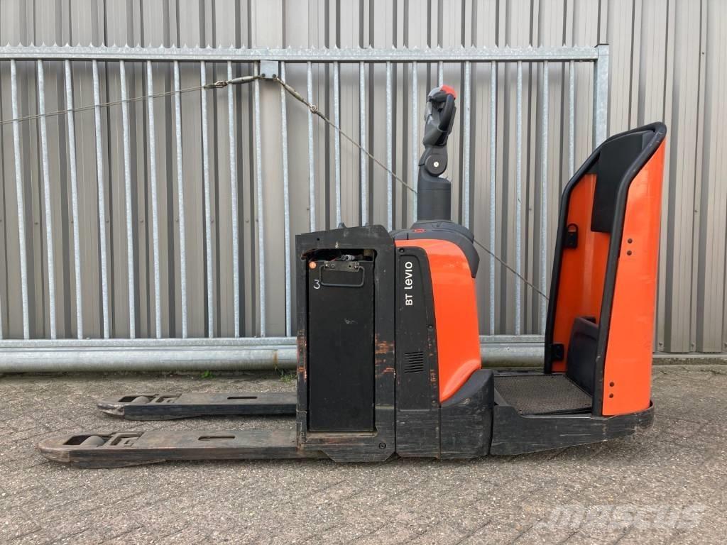Toyota LPE200 Transpaleta cu platforma