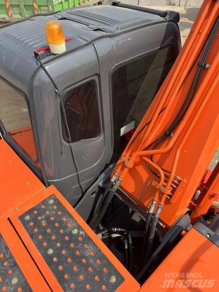 Hitachi ZX 200 Excavatoare pe șenile
