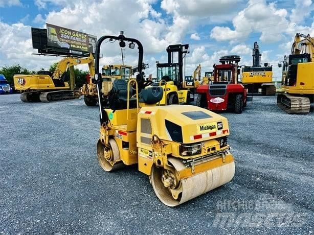 CAT CB 24 Cilindri compactori dubli