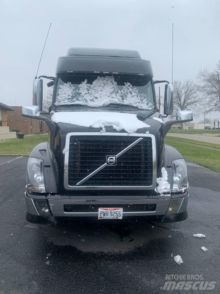 Volvo VNL730 Autotractoare