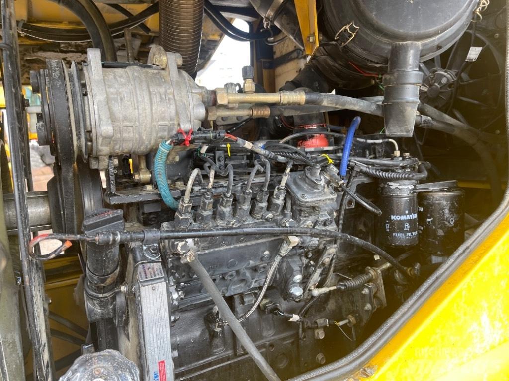 Komatsu WA 270-3 Incarcator pe pneuri