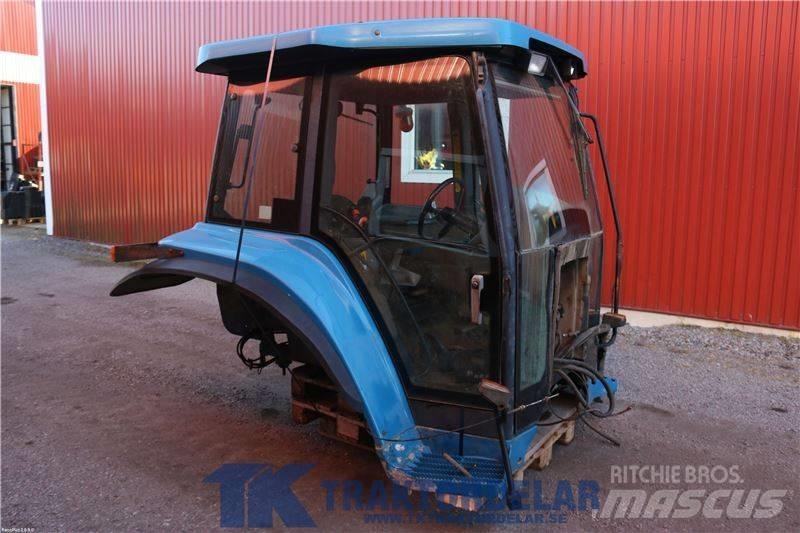 New Holland 8870 Cabine si interior