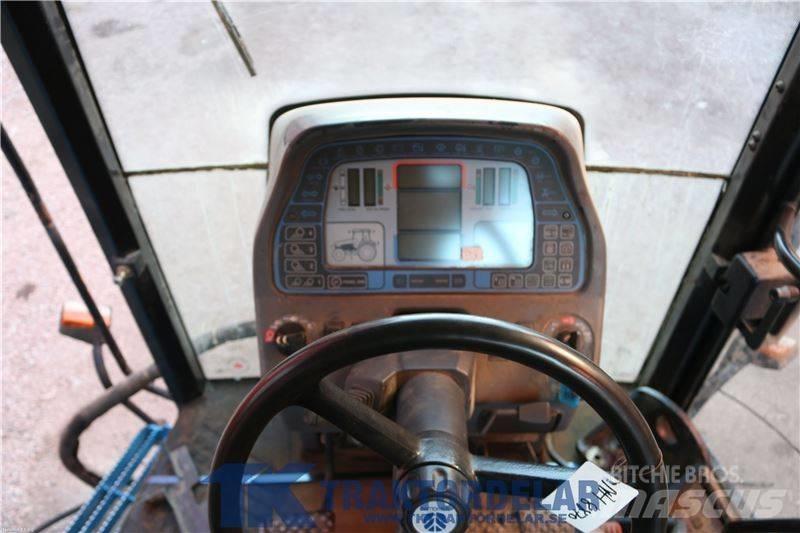 New Holland 8870 Cabine si interior