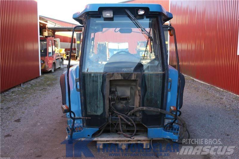 New Holland 8870 Cabine si interior