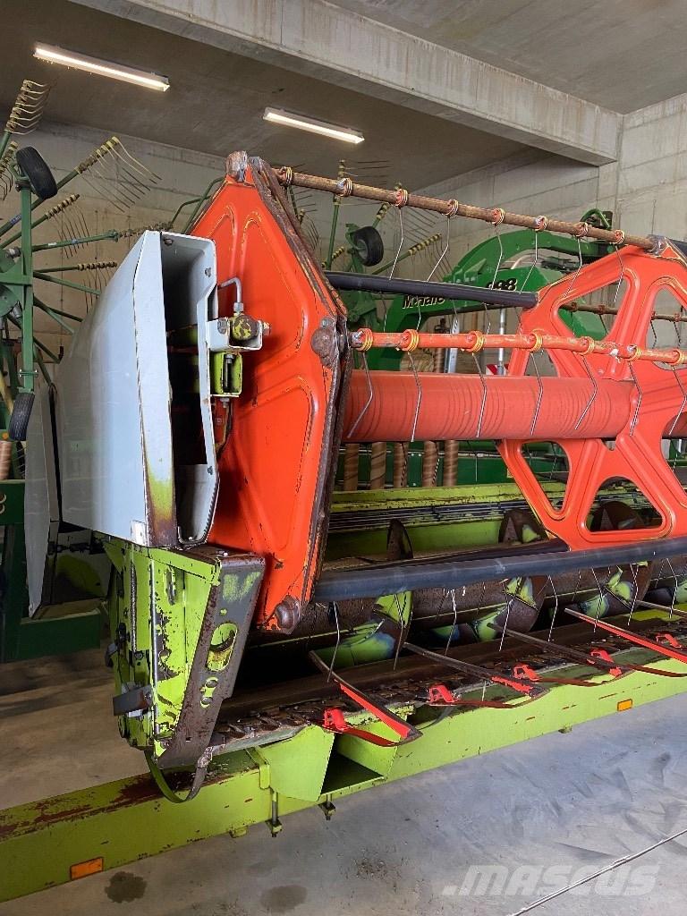 CLAAS Commandor 228 Combine de secerat