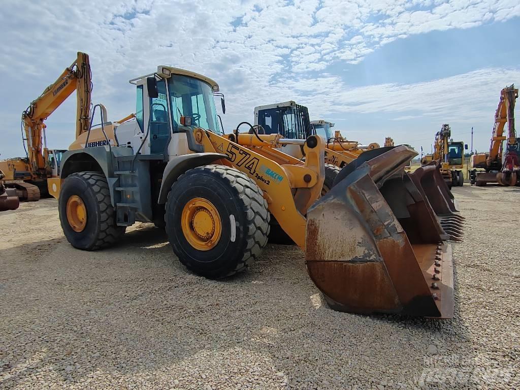 Liebherr 574 Incarcator pe pneuri