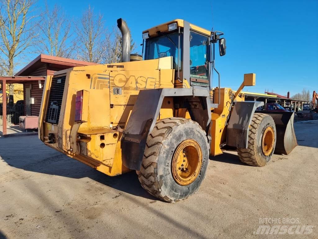 CASE 821 C Incarcator pe pneuri