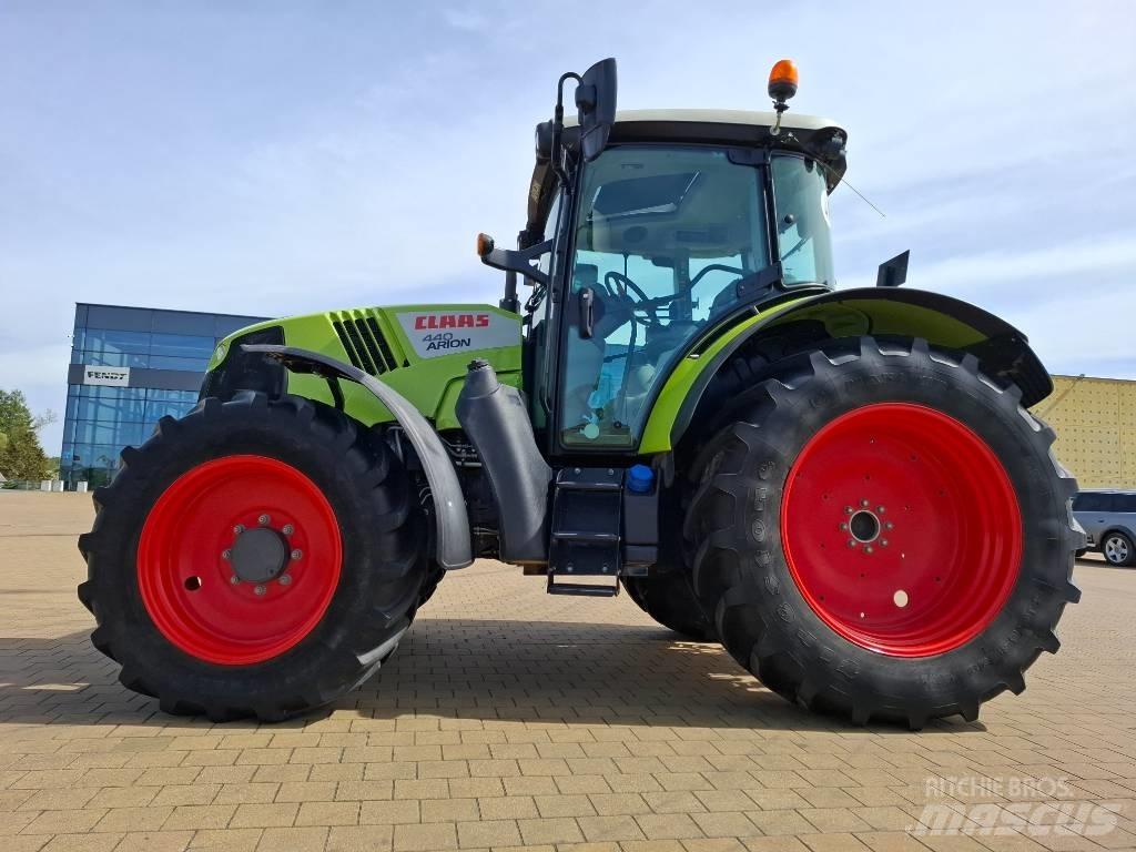 CLAAS Arion 440 CIS Tractoare