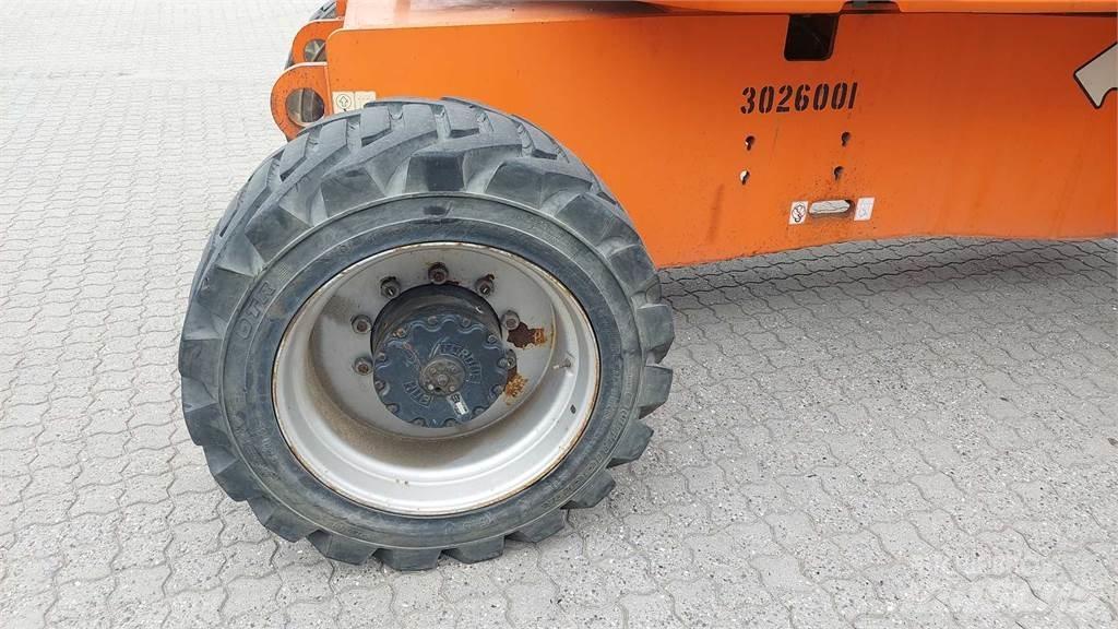 JLG E800AJ Nacele cu brat articulat