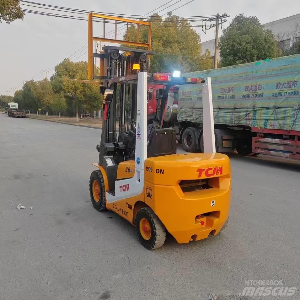 TCM FD30 Stivuitor cu catarg retractabil